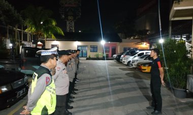 Melanjutkan tugas rutin Kanit Reskrim Polsek Cikupa pimpin Apel Malam di halaman Mapolsek Cikupa