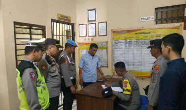 Pawas Ipda Agus Lili Suryana Kapolsubsektor Polsek Cikupa, Cek Ruang Tahanan, Pastikan Penjagaan Tahanan Berjalan Dengan Baik juga Lengkap