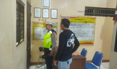 Pawas Piket Kanit Lantas Ipda Udi Muhdi Polsek Cikupa,Cek Keamanan Serta Kondisi Tahanan, Cek Buku Mutasi Tahanan,Tetap Antisipasi Penjagaan Terhadap Tahanan Dengan Baik, Aman, Lengkap