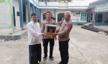 Giat Anggota Polsek Cikupa menyalurkan bingkisan paket lebaran dari Kapolresta Tangerang Kepada Tokoh Agama