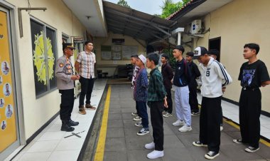 Pembinaan Pelajar Siswa SMPN 2 Cikupa dan SMAN 4 Cikupa di Mako Polsek Cikupa Oleh Kanit IK IPDA Syaiful Rusdiansyah, SH, Tujuan Untuk Menumbuhkan Nasionalisme.