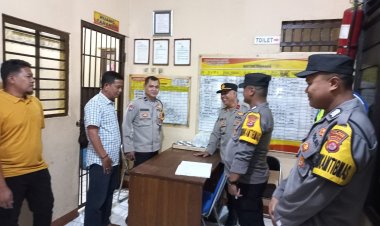 Pawas Ipda Agus Lili Ka Pos Subsektor Cikupa Mas, Cek Keamanan Serta Kondisi Tahanan, Buku Mutasi Berjalan Dengan Aman, Baik Juga Lengkap,
