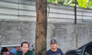 Polisi RW: Aipda Endang Setiawan to Kasi Humas Sambangi pak Luhur Setiono Perumahan bukit Tiara