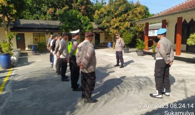 Pelaksanaan Apel Pagi Personil Polsek Cikupa dipimpin Kanit Binmas Polsek Cikupa AKP Jakarianta. dengan jumlah 10  ( sepuluh ) Personil