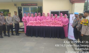 Sambut Buka Puasa Berbagi Takjil, Jajaran Anggota Polsek Cikupa Polresta Tangerang