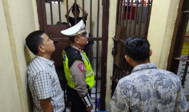 Pawas Piket Kanit Lantas Ipda Udi Muhdi Cek Keamanan Serta Kondisi Tahanan, Berjalan Dengan Aman Juga Lengkap