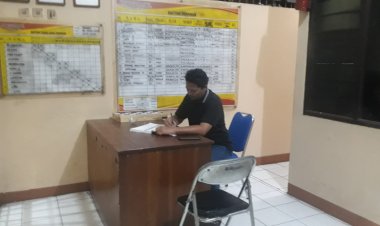 Aipda Ganjar Pengecekan Buku Mutasi Tahanan BerJumlah 17 Orang Lengkap