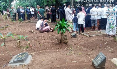Kanit Binmas dan Bhabinkamtibmas Desa Bojong  Hadiri [roses Pemakaman Hj Usinah Ibunda Kades Desa Sukanegara BPK H Adung