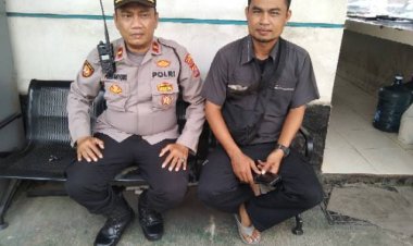 Ipda Purwantoro Kanit Sabhara Polsek Cikupa , polisi RW sambangi  Tokoh pemuda Muhasan Kel Pasir Gadung RW 05