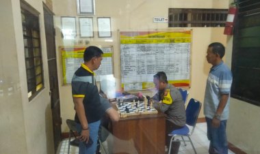 Wakapolsek Cikupa Akp Udiyano Melaksanakan Pengecekan Jaga Tahanan Di Mako Polsek Cikupa Polresta Tangerang Polda Banten Pastikan Aman Dan Lengkap