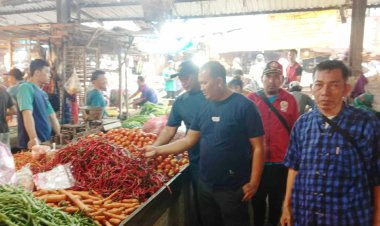 Pengecekan Harga Sembako Di Pasar Tradisional Cikupa Menjelang Bulan Suci Ramadan 1444 H, Kepala Desa Cikupa Dan Kepala Pasar Cikupa,Koordinator Keamanan, Lembaga Desa Turun Langsung Ke lokasi