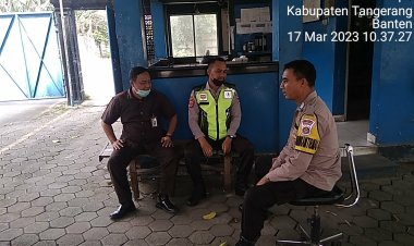 Personil Polsek Cikupa,Bhabinkamtibmas Desa Cibadak, Efektip Cara :*Sambang* Dan Beri Himbauan pesan pesan Harkamtibmas Kepada PT Hamparan  Kabupaten Tangerang,- Media Rakyat Nusantara.Online- Personil Polsek Cikupa Polresta Tangerang Polda Banten,  Bripka Ilyas Bhabinkamtibmas Desa Cibadak melaksanakan giat *Sambang*  ke PT  Hamparan  Desa Cibadak  Di Darkum Polsek Cikupa pada Hari  Jumat  Tanggal   17 Maret 2023. Pukul.      10:40 Wib s/d selesai.  Tempat    :PT hamparan  Desa Cibadak  Kecamat