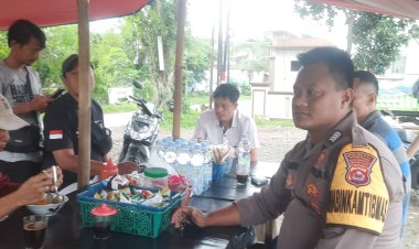 Bhabinkamtibmas Desa Talaga Bripka Suheri Wijaya,SH Mengajak *Yuk Ngopi Wae* Bersama Bapa Yani Warga Binaan Desa Talaga Harus Berperan Aktip Poskamling