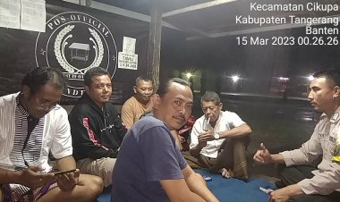 Bripka Ilyas Bhabinkamtibmas Desa Cibadak *Sambang* Ke Pos Siskampling Desa Cibadak kec. Cikupa Tangerang.