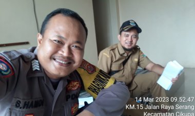 Bripka S Hamdi Bhabinkamtibmas Polsek Cikupa Giat Sambang/DDS Bersama Bapa Jaro 02 Asep.S Desa Cikupa, Beri Himbauan Tetang Kamtibmas