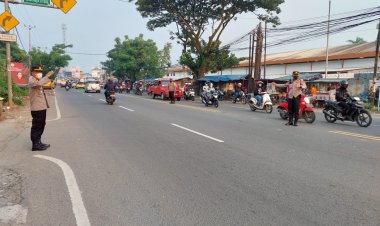 Antisipasi Kemacetan, Polsek Cikupa Polresta Tangerang Polda Banten, Lakukan Kegiatan Protap Gatur Lalu Lintas Di Jalan Raya Serang KM 15,5