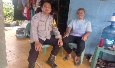 Bripka Anwaruddin Anggota Sabhara Polsek Cikupa Dalam Kunjungan RW Ke Kelurahan Suka Mulya Cikupa