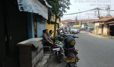 Agota Polsek Cikupa Bhabinkamtibmas Aipda Tri Iskandar, Sambangi Warga Pangkalan Ojeg Tengkelek Kp. Bitung Desa Bitung Jaya