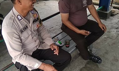 Personil Anggota Polsek Cikupa Aktip Giat :*yuk Ngopi Wae* Mengajak Selalu Menjaga Lingkunga Supaya Kondusip