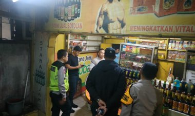 Polsek Cikupa Polresta Tangerang Polda Banten Rajia Toko Jamu, 18 Botol Miras Berhasil Di amankan