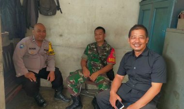 Polsek Cikupa Aiptu Rukmono Bhabinkamtibmas Berpesan Dengan  Cara DDS/Sambang kepada Bpk Herman Supaya Berperan Aktip kegiatan Poskamling