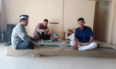 Anggota Bhabinkamtibmas Polsek Cikupa Polresta Tangerang Polda Banten Gencar Giat :*Yuk Ngopi Wae* Bersama Warga Binaan Berikan Himbauan Harkamtibmas