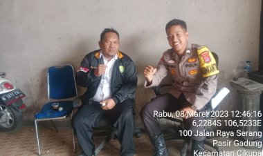 Dengan Cara Efektif Briptu Rohmat Bhabinkamtibmas Polsek Cikupa Polresta Tangerang Giat *DDS* Ke Kantor Desa Talagasari Beri Pesan Pesan Kamtibmas