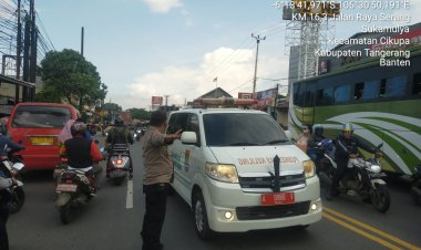 Kegiatan Rutin Protap Gatur Lalin Anggota Lantas Polsek Cikupa Polresta Tangerang Polda Baten, Mengantisipasi Kemacetan