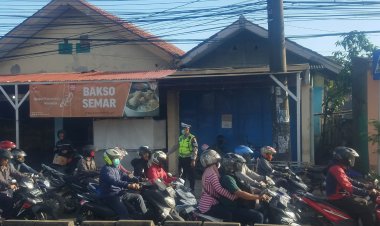Pengawasan, Pengecekan Personil Protap Dipertigaan Kecamatan Lama, Pertigaan Kolumbus ( PT.Cingluh) Guna Pelayanan pengaturan lalulintas Polsek Cikupa   Kabupaten Tangerang,- Antisipasi Dalam Kemacetan dan kecelakaan Wakapolsek Cikupa Udiyano melaksanakan Kegiatan Protap pagi hari dalam Pengaturan Lalu lintas, agar terciptanya Kamseltibcar Lantas Polsek Cikupa dan Lantas Polresta Tangerang Polda Banten pada Hari    Selasa Tanggal  07 Maret 2023 Pukul   06.30 s/d 08:00 wib Lokasi Jalan Raya Seran