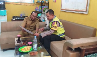 Bhabinkamtibmas Polsek Cikupa Menjadi Pembina Upacara dan Penyuluhan Siswa/i SMK Mahakarya Desa Pasir Jaya Kecamatan Cikupa Kabupaten Tangerang