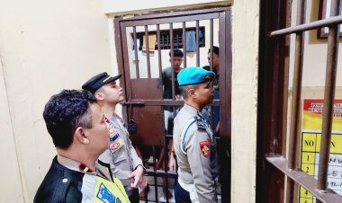 Anggota Polsek Cikupa Polresta Tangerang Cek Keamanan Serta Kondisi Tahanan Supaya Baik Dan Juga Tetap Kondusip