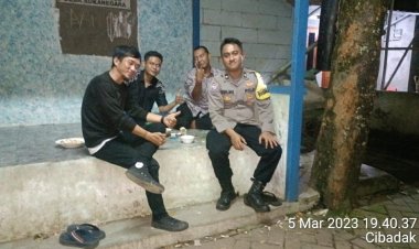 Polsek Cikupa Polresta Tangerang Berikan Pesan Saling Menjaga Kamtibmas Dalam Pos Siskamling
