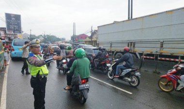 Kegiatan Protap Gatur Lalin Anggota Polsek Cikupa Polresta Tangerang .