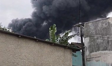 PT Global Printec Indonesia Kebakaran Lima Unit Mobil Pemadam milik BPBD Kabupaten Tangerang Di Terjunkan