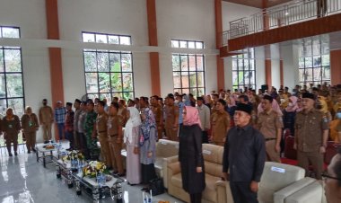 Nonce Thendean, SH, Ketua Fraksi DPRD Tangerang Partai Demokrat Hadiri Acara Sertijab Camat Cikupa