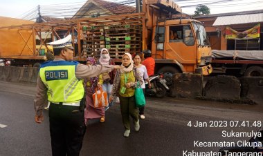 Antisipasi Kemacetan Juga Laka Lantas, Kanit Lantas Ipda Udi Muhdi Giat Pengaturan Gatur Lalin, Polsek Cikupa Polresta Tangerang Polda Banten