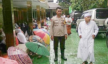 Bhabinkamtibmas Desa Cibadak Bripka IIyas Antisipasi, Kegiatan Pengamanan Acara Pengajian, Dan Santunan Anak Yatim