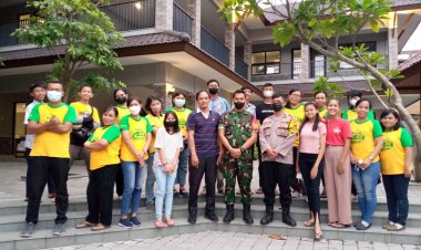 Bukti Nyata Sinergitas Babinsa &amp; Bhabinkamtibmas Joyotakan, Amankan Pembagian Sayur Gratis