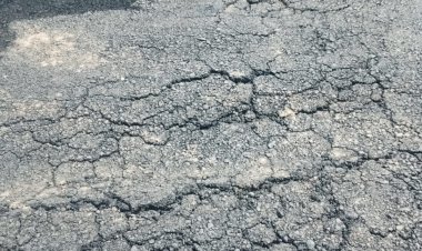 ASJA: Proyek Peningkatan Jalan Hotmik Talaga Sari Cikupa Alami Retak-Retak Bagaikan Diguncang Gempa Bumi