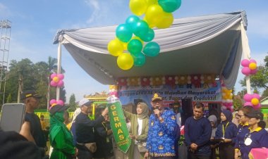 Gemas bertema sunat masal dan lepas balon,