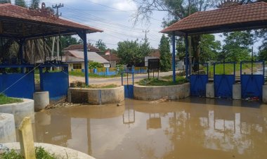 Air sudah mengalir," pohon akasia menyumbat di bintu air,kepala KBH,8 duga mangkir dari jam kerja