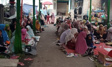 Majlis Taklim Al Khoeriah Kampung Ciodeng Gelar  Acara Maulid Nabi Muhammad SAW DI Hadiri Ibu Kades Mekar Jaya