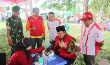 Wakili Danramil, Babinsa Labuhan Ratu Hadiri Ulang Tahun Pasar Tradisional Karetan