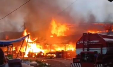 Kebakaran Hebat Melanda Pasar Sentiong Balaraja