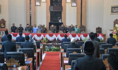 Rapat paripurna DPRD ,atas jawaban pandangan umum praksi, oleh bupati