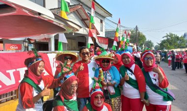 Kepala Desa Cukang Galih Lepas Ratusan Peserta Gerak Jalan Santai Semarak HUT RI Ke 77