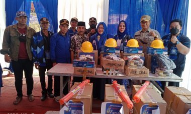 Ketua Fraksi DPRD Kab. Tagerang Partai Demokrat Berikan Bantuan Peralatan Las Ke Lima KPM Bengkel Kreatif Mekar Jaya