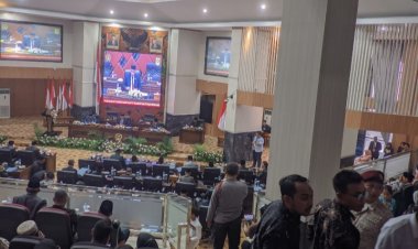 Yopi Iskandar Resmi Dilantik Dalam Agenda Paripurna Di gedung DPRD Kab. Bogor