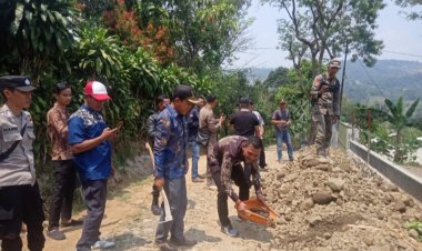 Desa Bojong koneng alokasikan louncing samisade Bangun Betonisasi jalan di RW 11