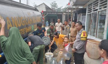 Aden Setiawan mengucapkan terima kasih kepada penyalur air bersih untuk warga desa sumur batu.